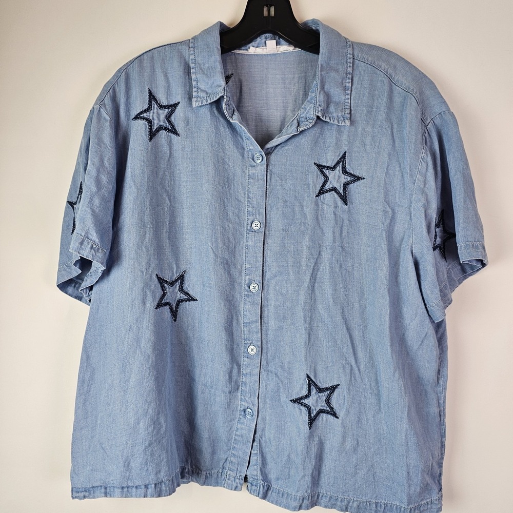 Jane & Delancey Chambray Star Shirt‎ L Blue Distressed Applique Button Down Top